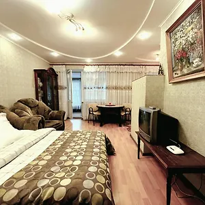  Апартаменты с большой верандой на белецкого возле Isida, шалимова, Cozy Flat On Beletskogo Street Украина