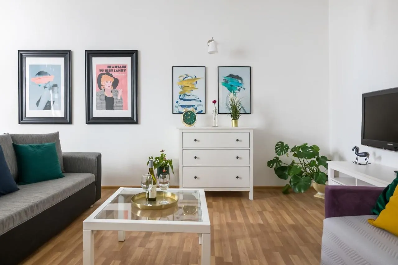 Discover Krakow Apartments - 3 Rakowicka St - Classic Apartments Near Main Station - Netflix