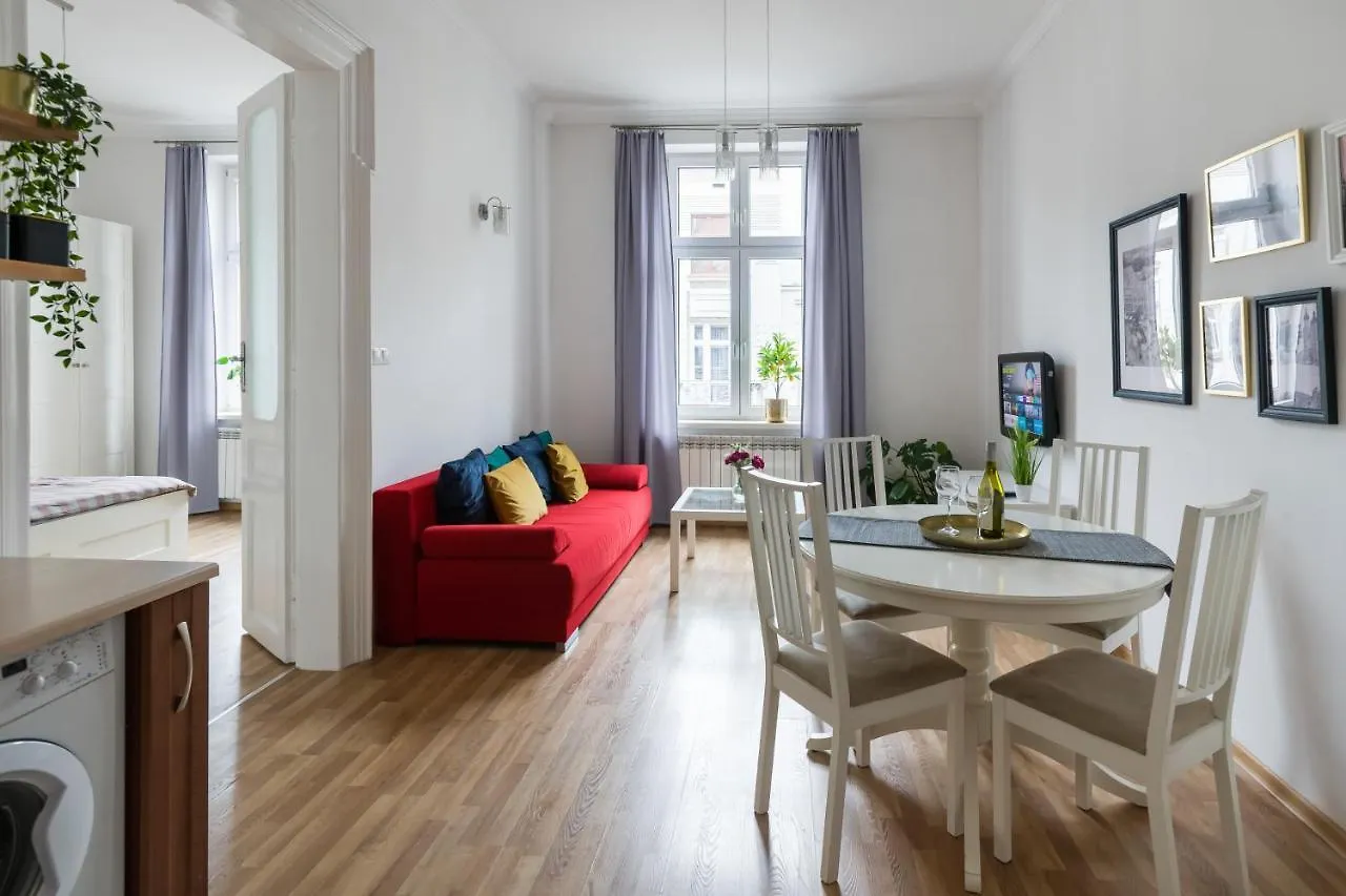 Discover Krakow Apartments - 3 Rakowicka St - Classic Apartments Near Main Station - Netflix 0*,  Польша