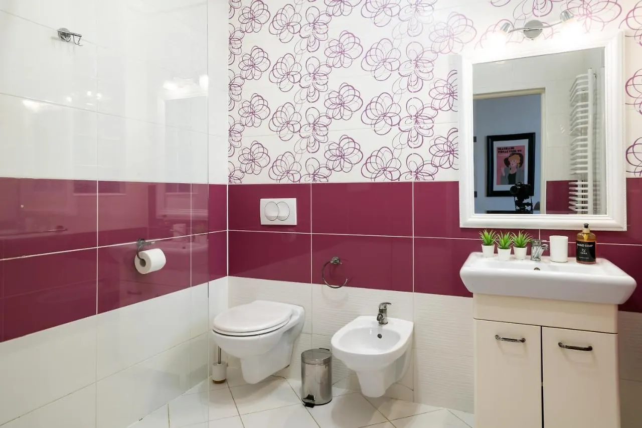 Discover Krakow Apartments - 3 Rakowicka St - Classic Apartments Near Main Station - Netflix Poland