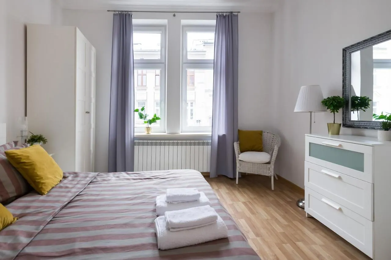 Discover Krakow Apartments - 3 Rakowicka St - Classic Apartments Near Main Station - Netflix