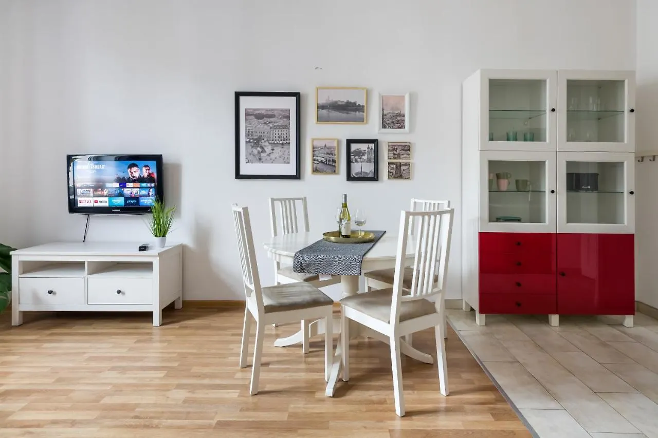 Discover Krakow Apartments - 3 Rakowicka St - Classic Apartments Near Main Station - Netflix