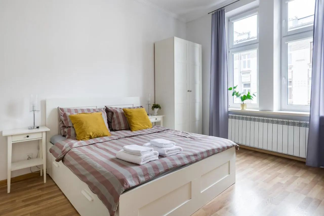 Discover Krakow Apartments - 3 Rakowicka St - Classic Apartments Near Main Station - Netflix 0*,