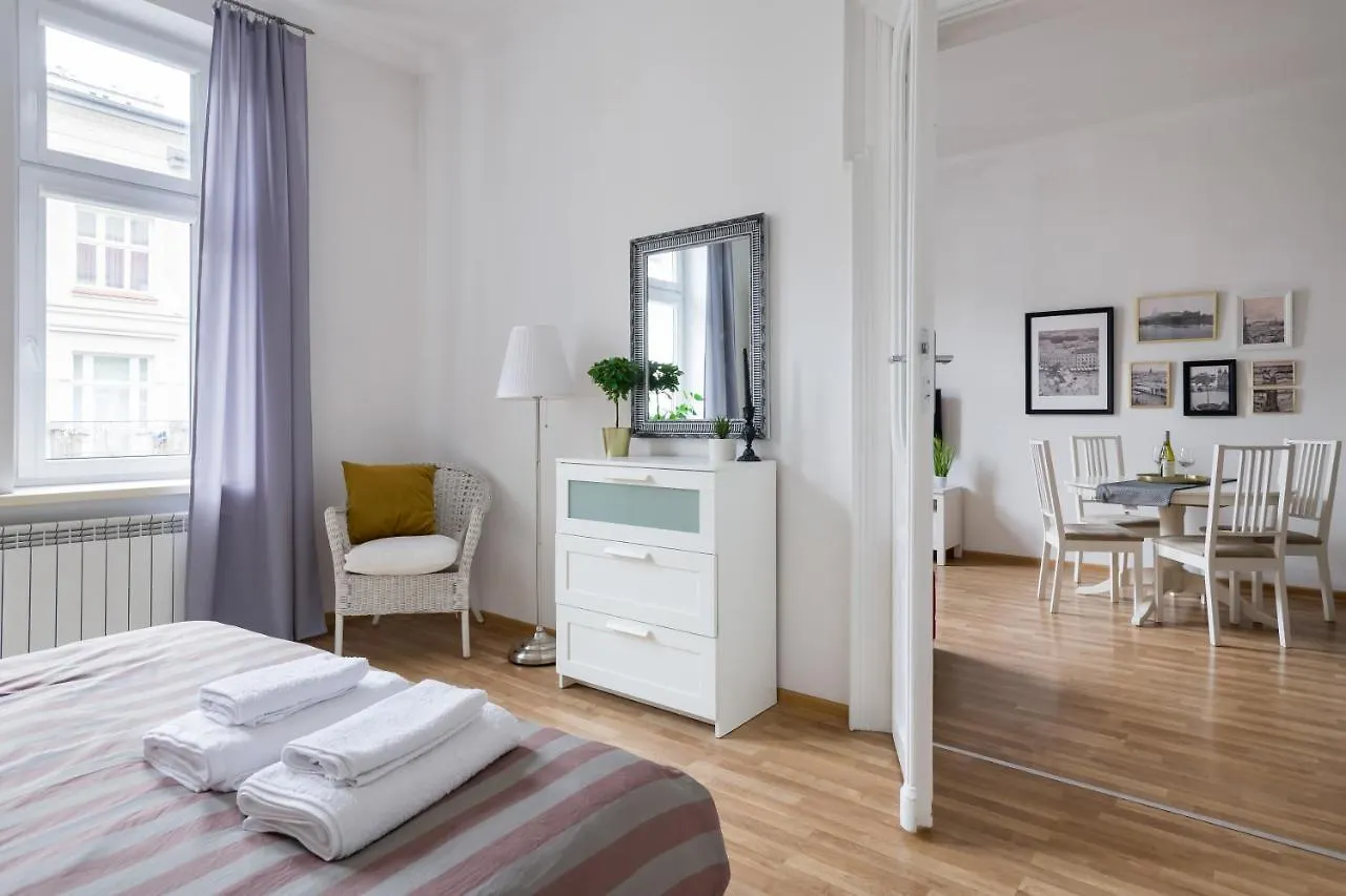 Discover Krakow Apartments - 3 Rakowicka St - Classic Apartments Near Main Station - Netflix