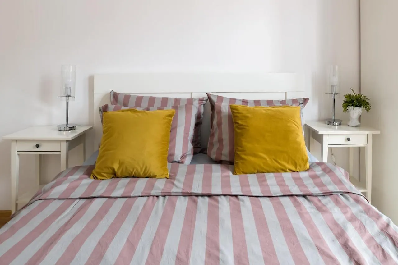 Discover Krakow Apartments - 3 Rakowicka St - Classic Apartments Near Main Station - Netflix