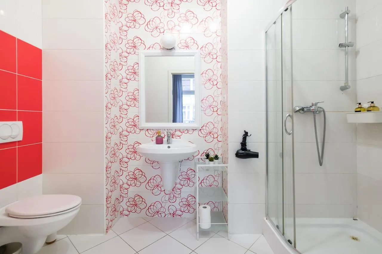 Discover Krakow Apartments - 3 Rakowicka St - Classic Apartments Near Main Station - Netflix Польша