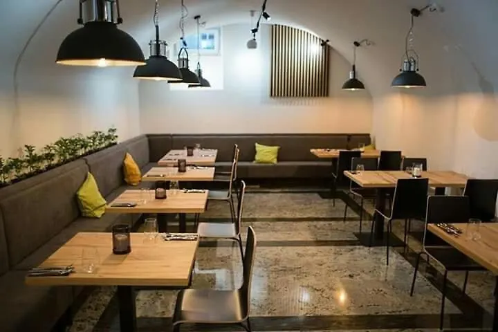 Discover Krakow Apartments - 3 Rakowicka St - Classic Apartments Near Main Station - Netflix