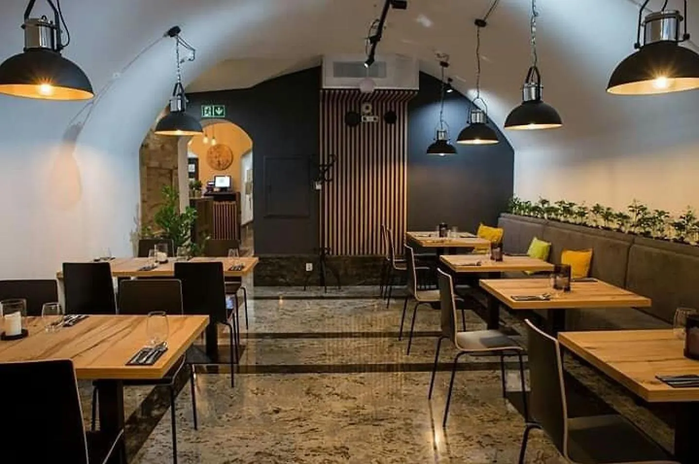 Discover Krakow Apartments - 3 Rakowicka St - Classic Apartments Near Main Station - Netflix